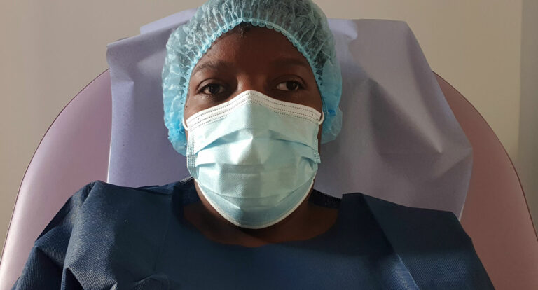 Photo de Christelle dans sa chambre avant passage au bloc
